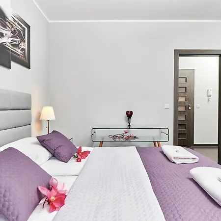 Sikorskiego With Free Garage By Renters Prestige