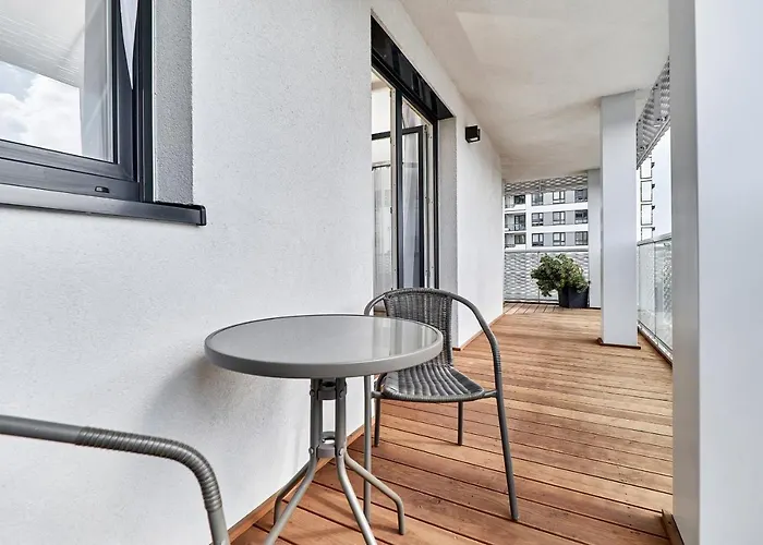 Sikorskiego With Free Garage By Renters Prestige Wrocław