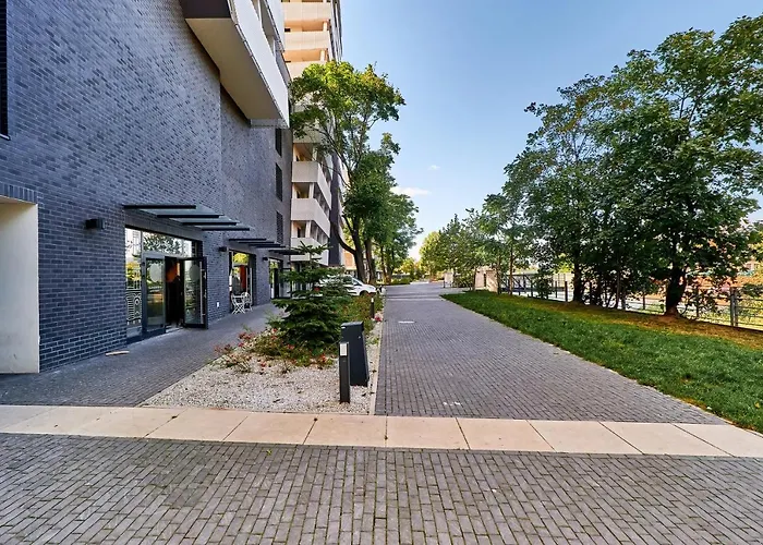 Sikorskiego With Free Garage By Renters Prestige