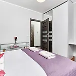 Sikorskiego With Free Garage By Renters Prestige Lägenhet *