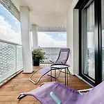Sikorskiego With Free Garage By Renters Prestige Lägenhet