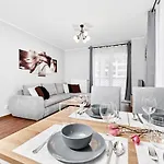 Sikorskiego With Free Garage By Renters Prestige 아파트 브로츠와프