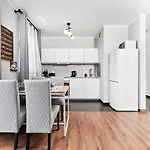 아파트 Sikorskiego With Free Garage By Renters Prestige *