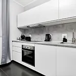 Sikorskiego With Free Garage By Renters Prestige Lägenhet *