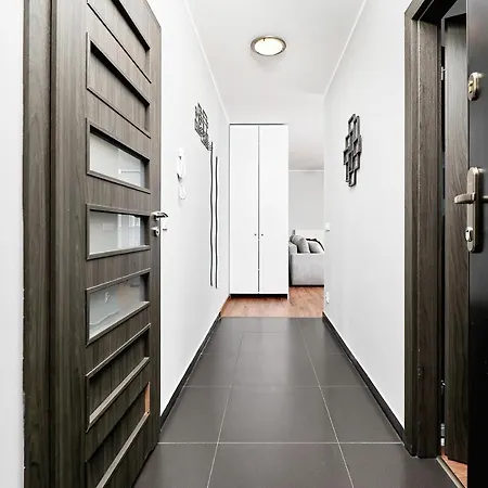 Sikorskiego With Free Garage By Renters Prestige