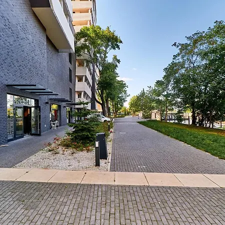 Sikorskiego With Free Garage By Renters Prestige