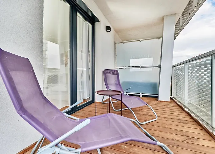 Sikorskiego With Free Garage By Renters Prestige Daire *