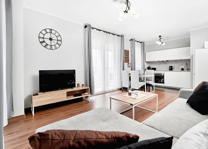 Sikorskiego With Free Garage By Renters Prestige