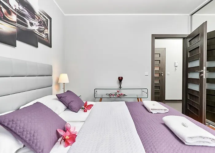 Sikorskiego With Free Garage By Renters Prestige