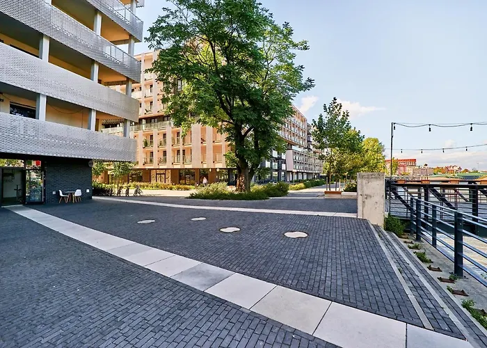 Sikorskiego With Free Garage By Renters Prestige Daire *