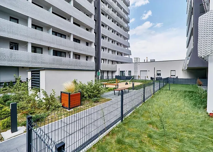 Sikorskiego With Free Garage By Renters Prestige Daire *