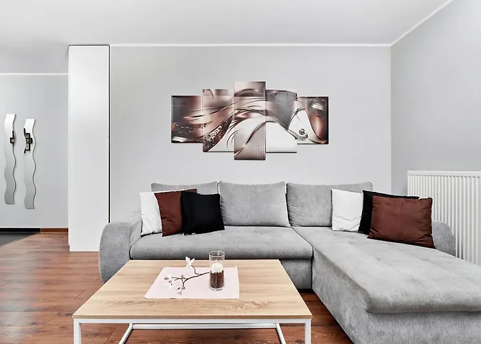 Sikorskiego With Free Garage By Renters Prestige *