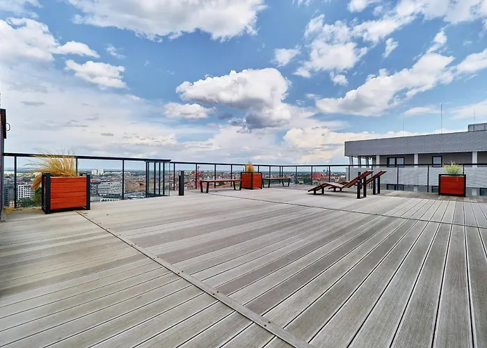 Sikorskiego With Free Garage By Renters Prestige Apartment Wroclaw